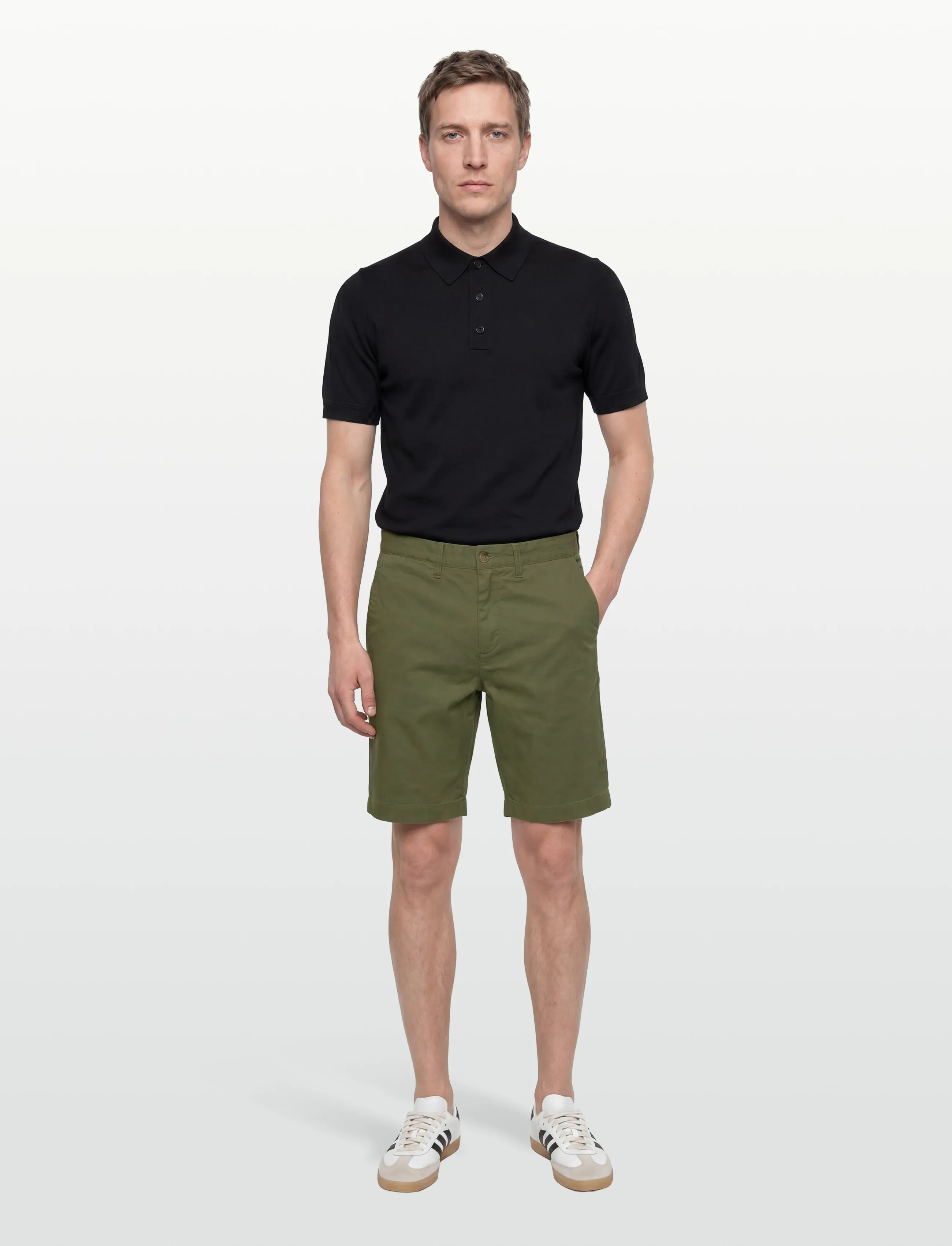Gant REG CLASSIC CHINO SHORTS - Odzież - DRY HERB GREEN / khaki/green