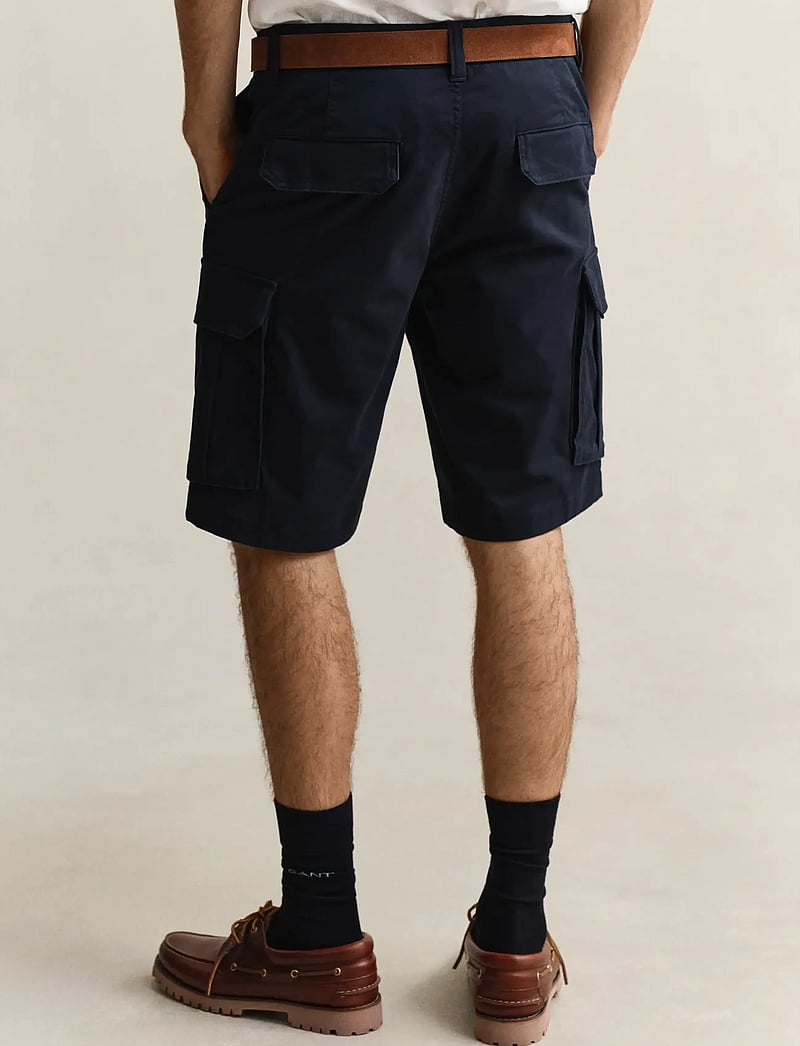 GANT - REG CLASSIC CARGO SHORTS - cargo shorts - evening blue - 2