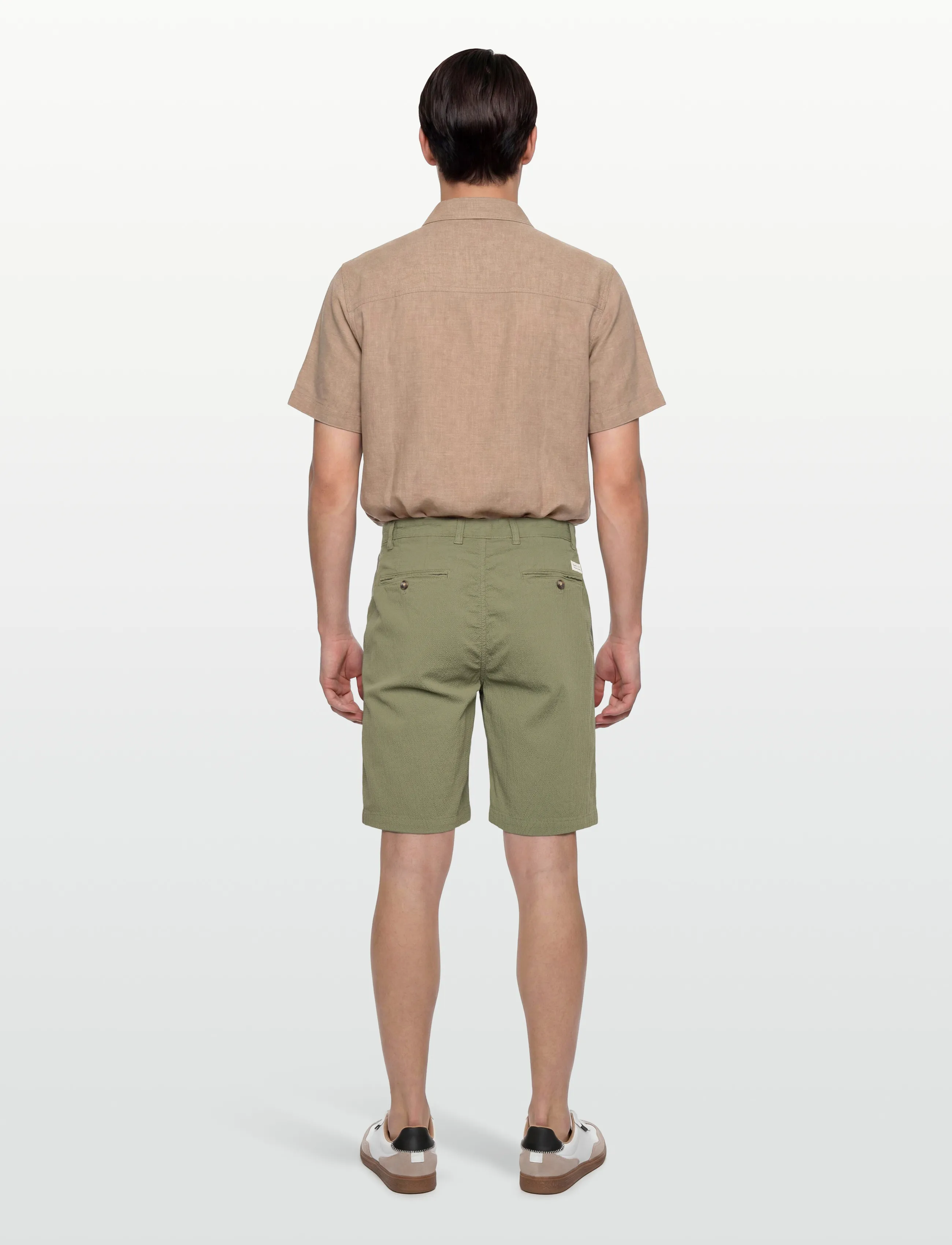 Gant - REG GMNT DYED SEERSUCKER SHORTS - casual shorts - dry herb green - 4