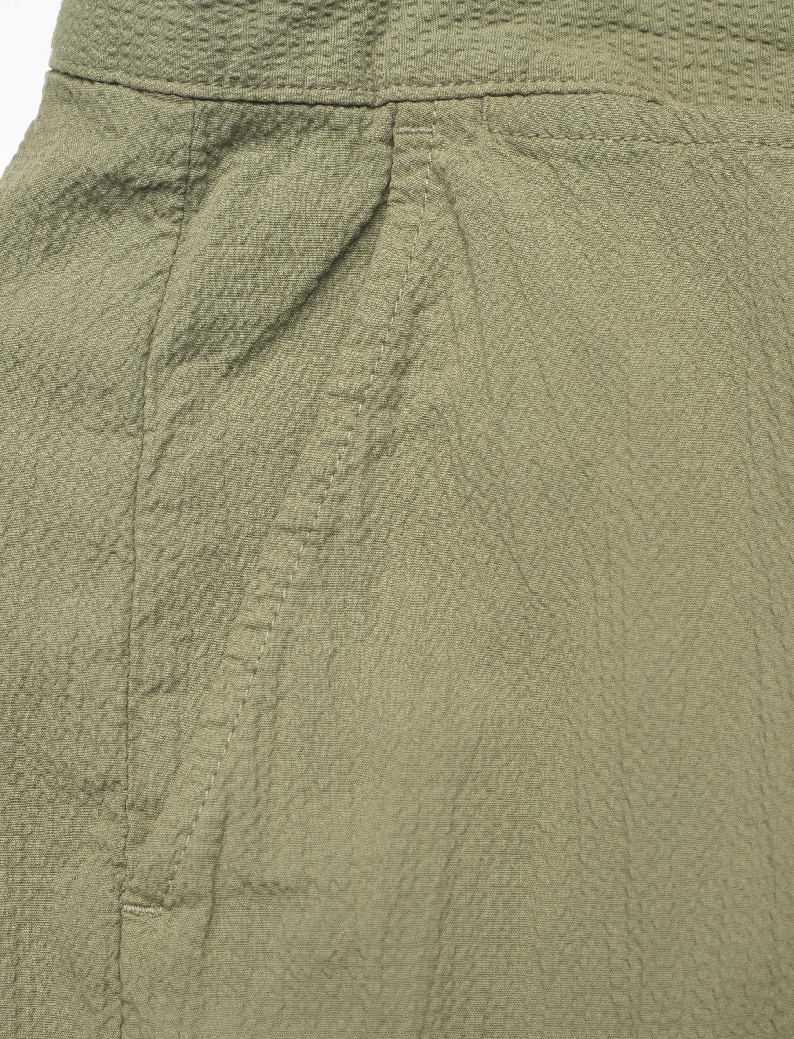 Gant - REG GMNT DYED SEERSUCKER SHORTS - casual shorts - dry herb green - 5