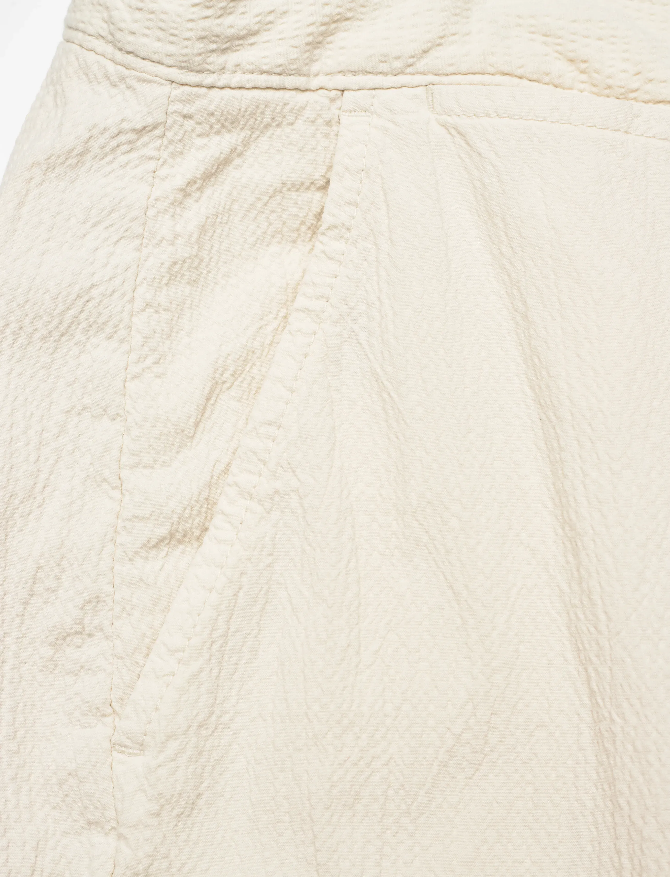 Gant - REG GMNT DYED SEERSUCKER SHORTS - casual shorts - sand - 5