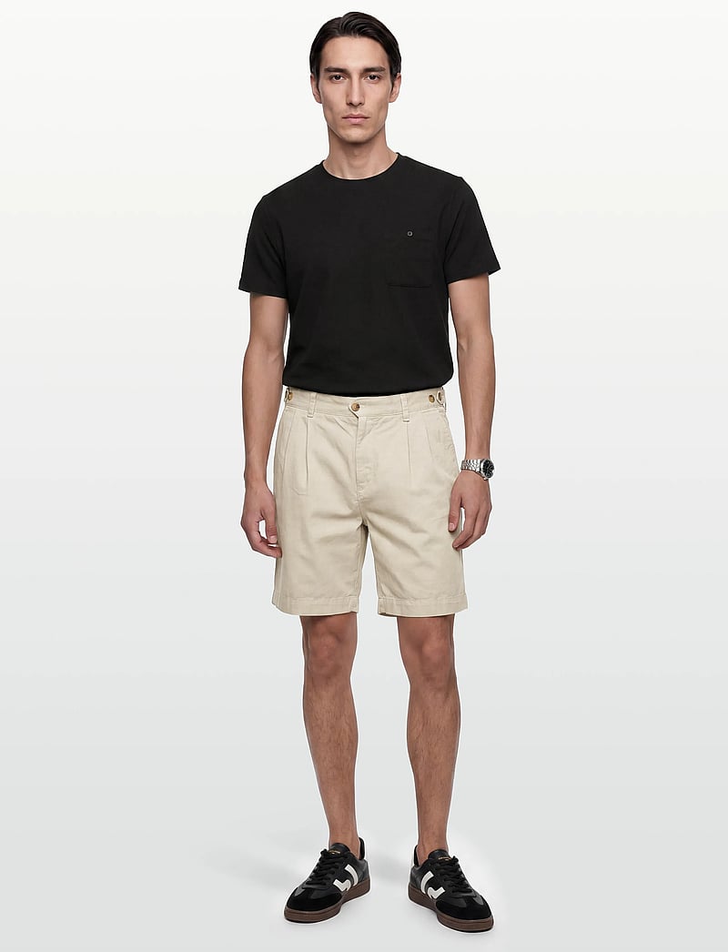 Gant - REL LIGHT CANVAS CHINO SHORTS - chinos shorts - sand - 0