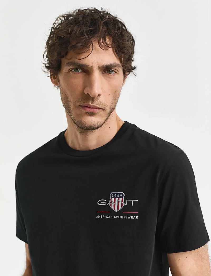 GANT - Archive Shield T-Shirt - short-sleeved t-shirts - black - 4