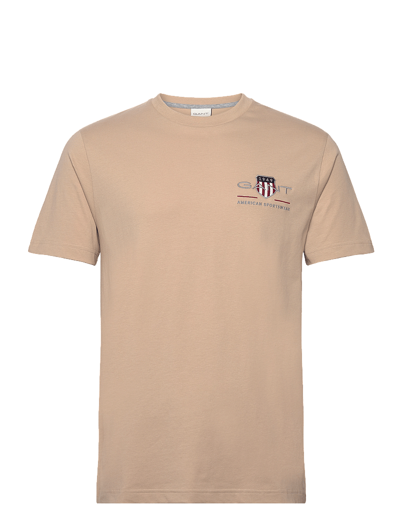 GANT - REG ARCHIVE SHIELD EMB SS T-SHIRT - kortärmade t-shirts - dry sand - 0