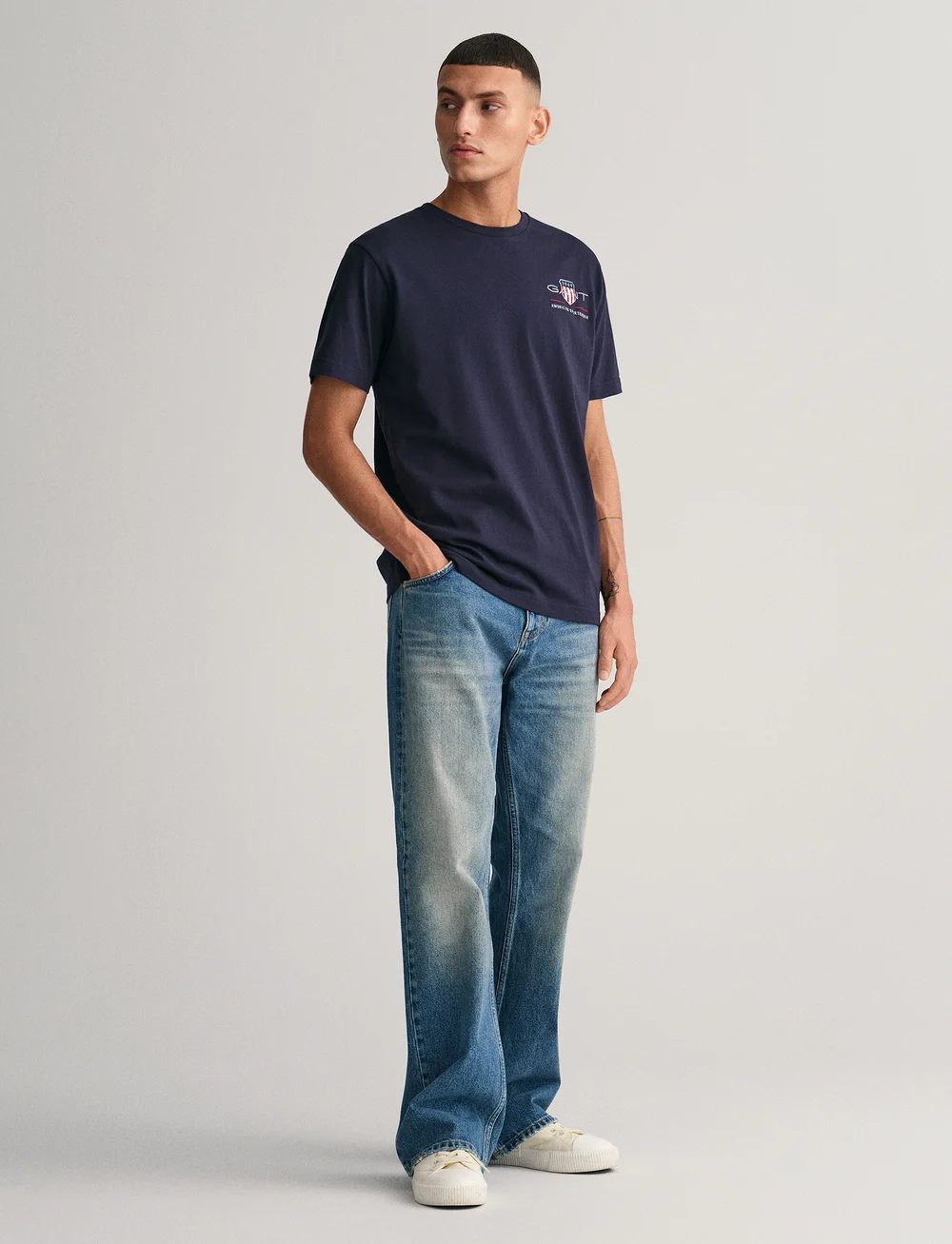 GANT - REG ARCHIVE SHIELD EMB SS T-SHIRT - lyhythihaiset - evening blue - 5