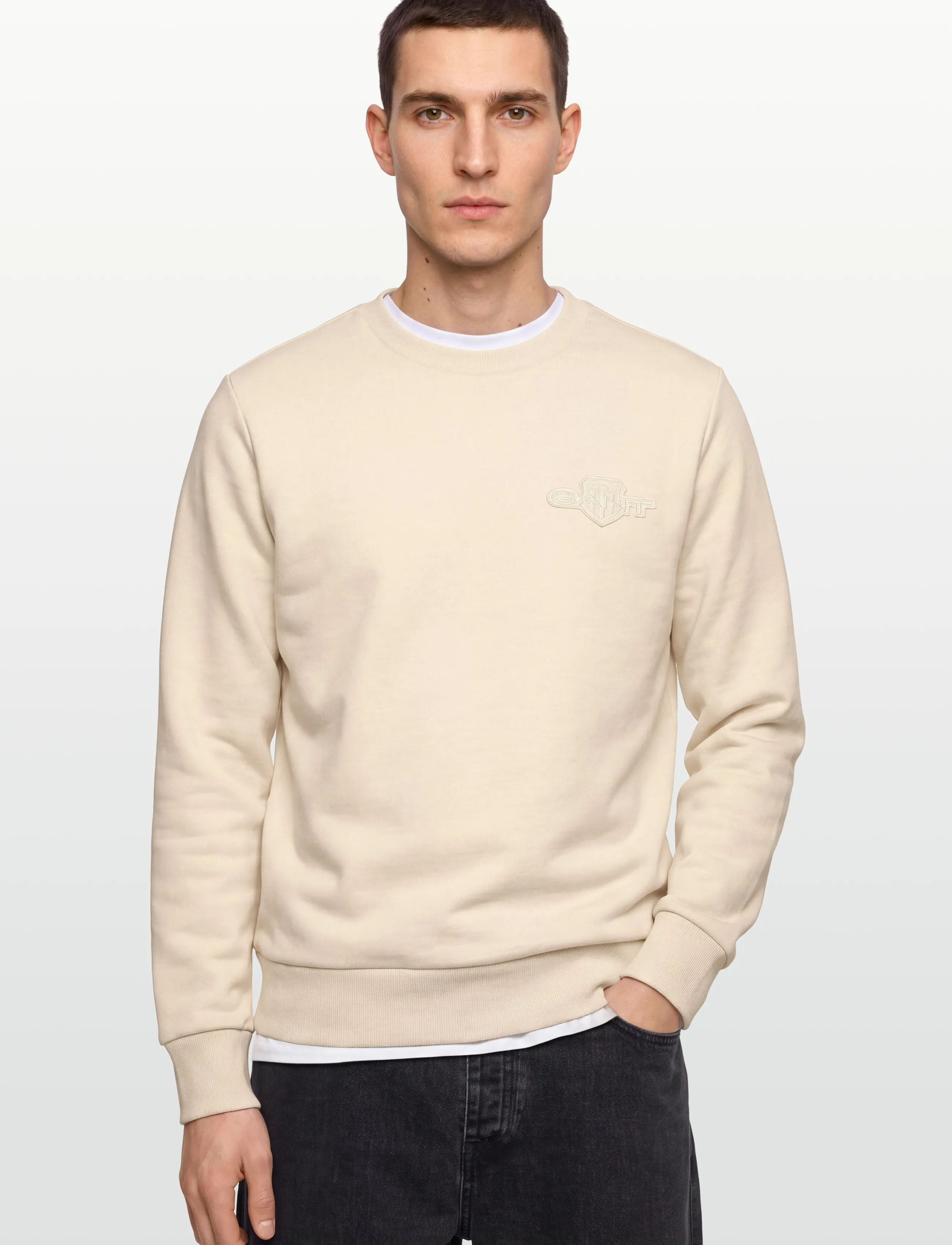 Gant - REG TONAL SHIELD C-NECK SWEAT - sweatshirts - cream - 3