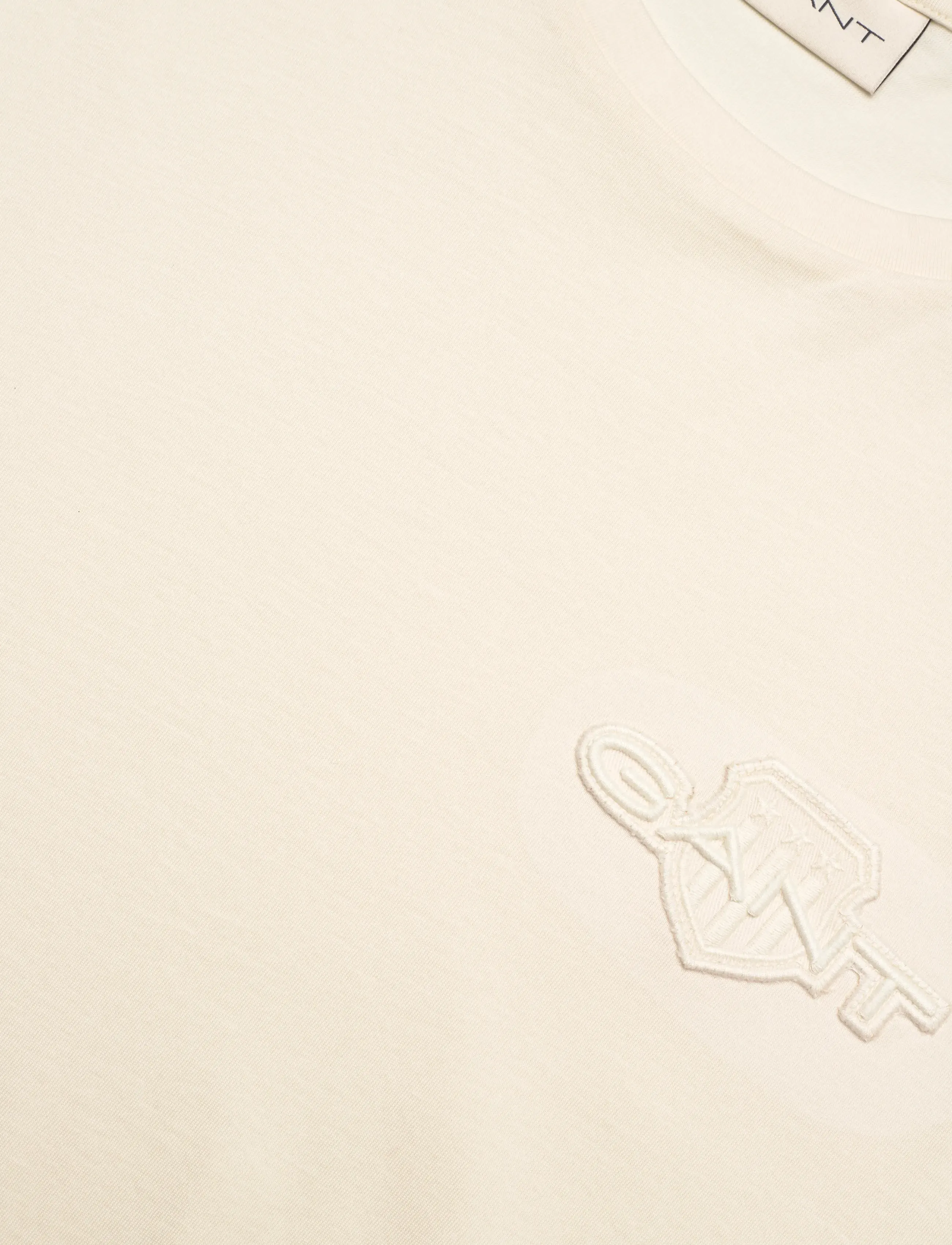 Gant - REG TONAL SHIELD SS T-SHIRT - kortærmede t-shirts - cream - 2