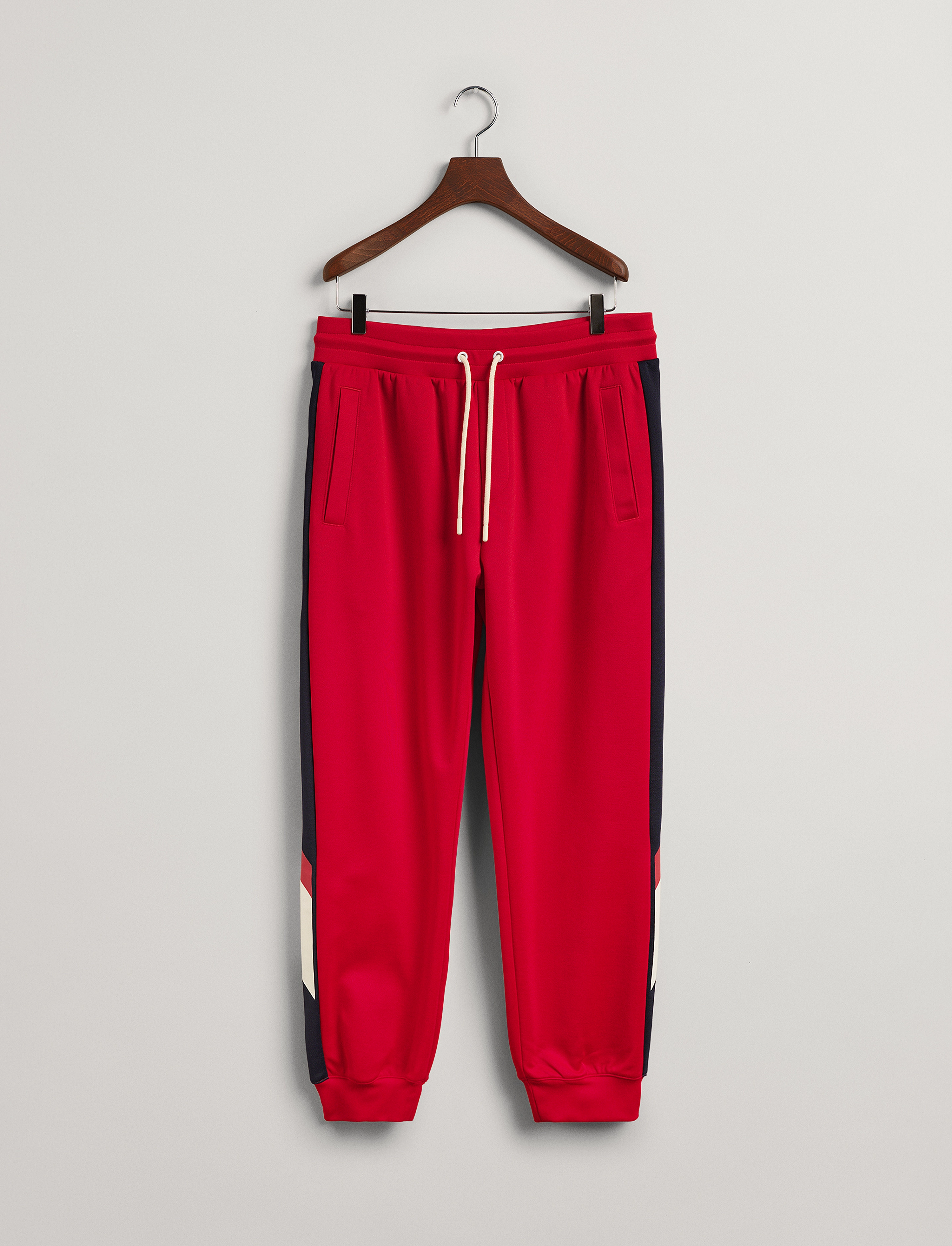 GANT - D1. CREST SHIELD TRACKSUIT PANTS - ruby red - 4
