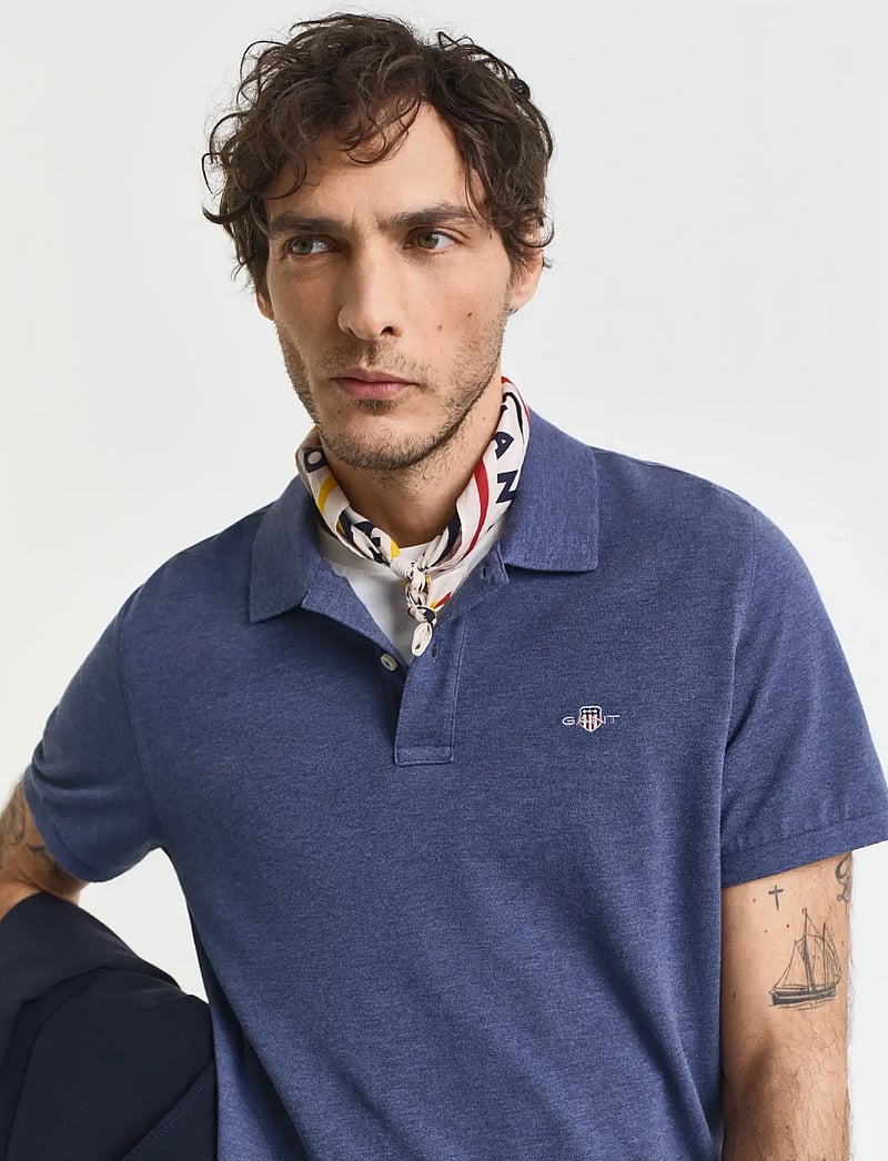 GANT - REG SHIELD SS PIQUE POLO - kortærmede poloer - dark jeansblue melange - 4