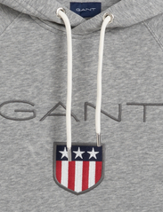 GANT - SHIELD HOODIE - sportiska stila džemperi - grey melange - 4
