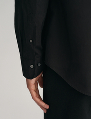 GANT - REG POPLIN SHIRT - casual skjorter - black - 4