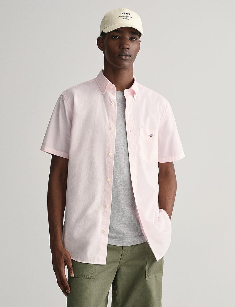 GANT - REG CLASSIC POPLIN SS SHIRT - kortärmade skjortor - light pink - 0