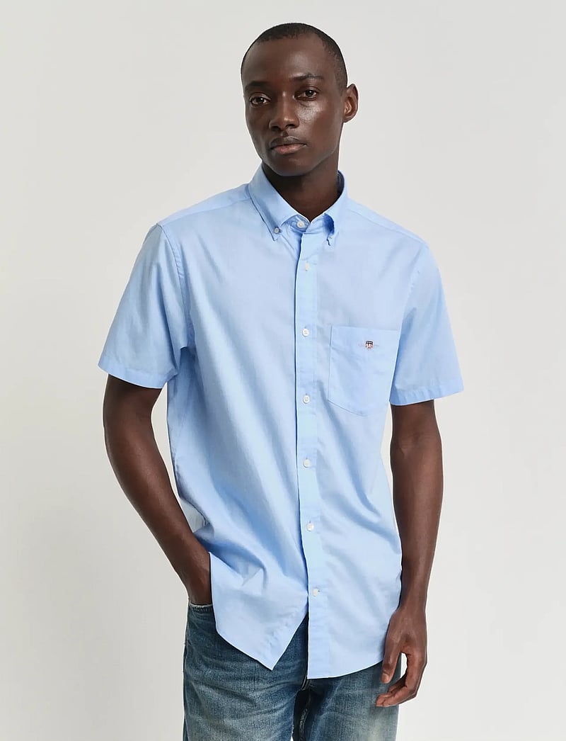 GANT - REG POPLIN A.SHIELD SS SHIRT - short-sleeved shirts - capri blue - 0