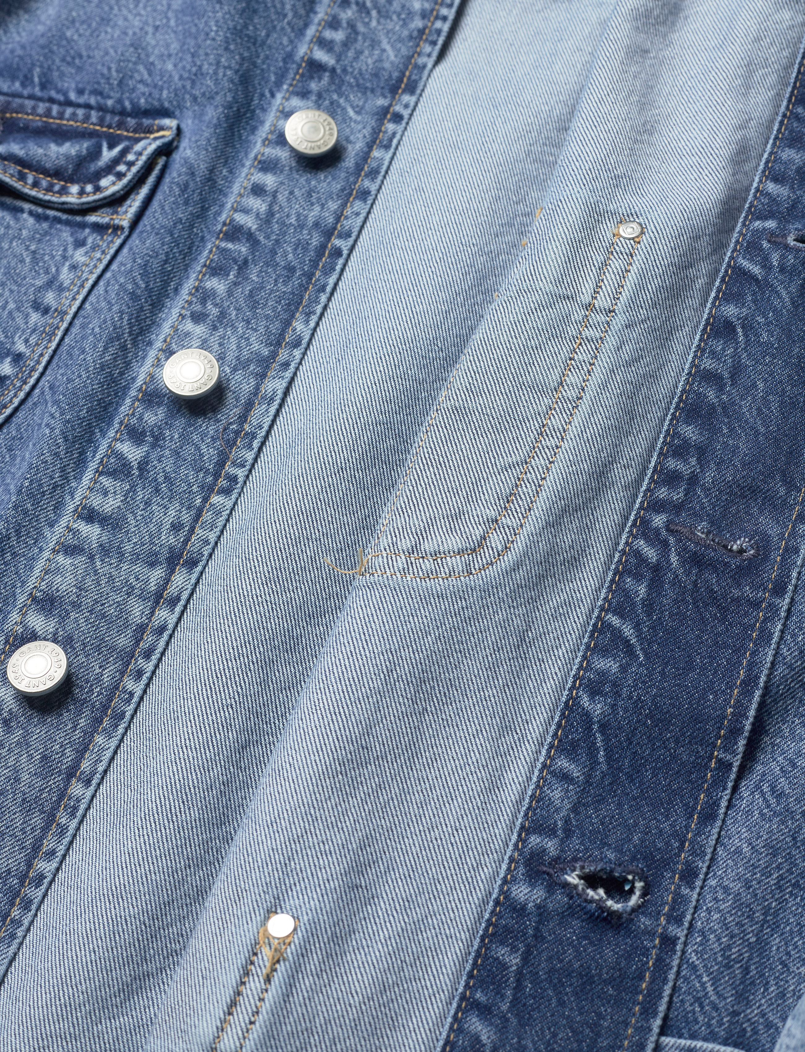 GANT - D2. DENIM OVERSHIRT TOWN - light blue broken in - 3