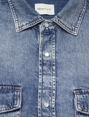 GANT - OS DENIM SHIRT - casual skjortor - light blue worn in - 2