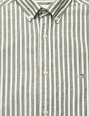 GANT - REG COTTON LINEN STRIPE SS SHIRT - linen shirts - pine green - 2