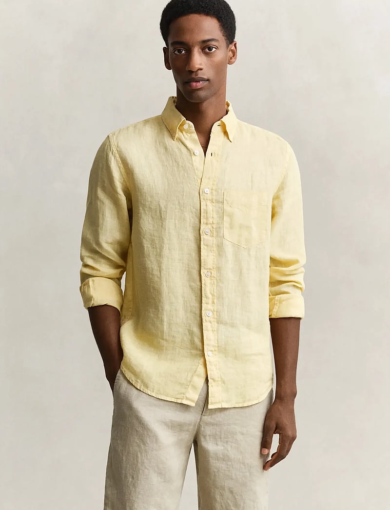 GANT - REG GMNT DYED LINEN SHIRT - hørskjorter - dusty light yellow - 0