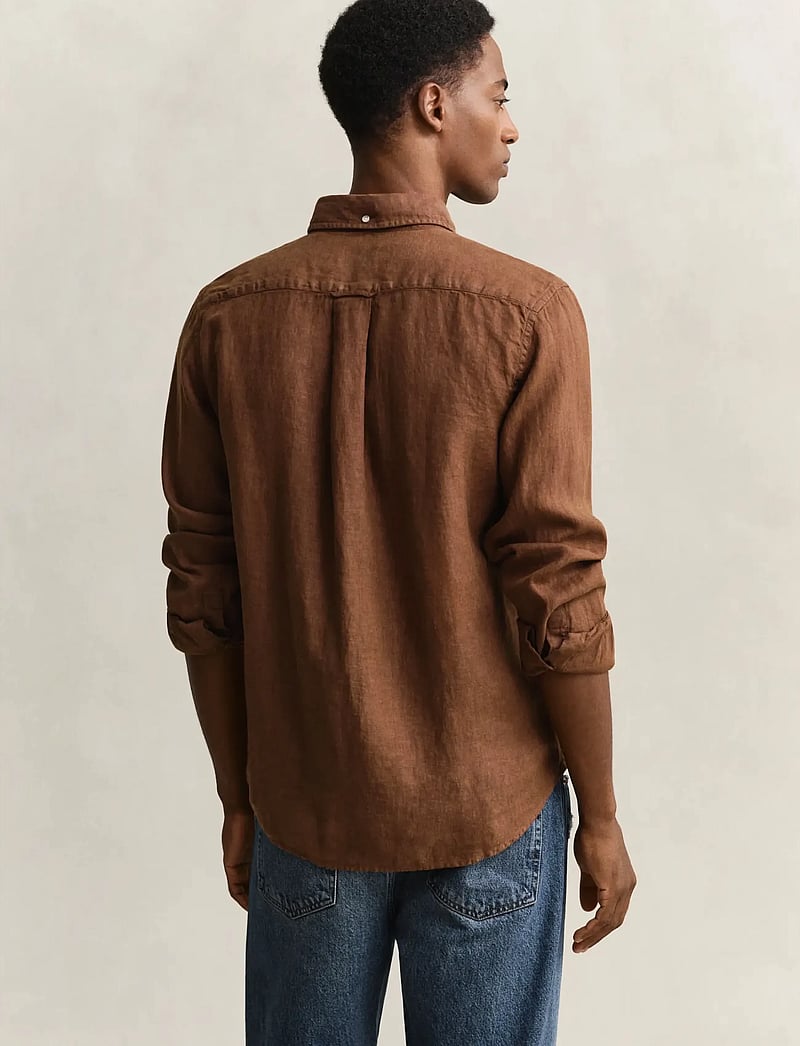 GANT - REG GMNT DYED LINEN SHIRT - hørskjorter - mahogany brown - 2