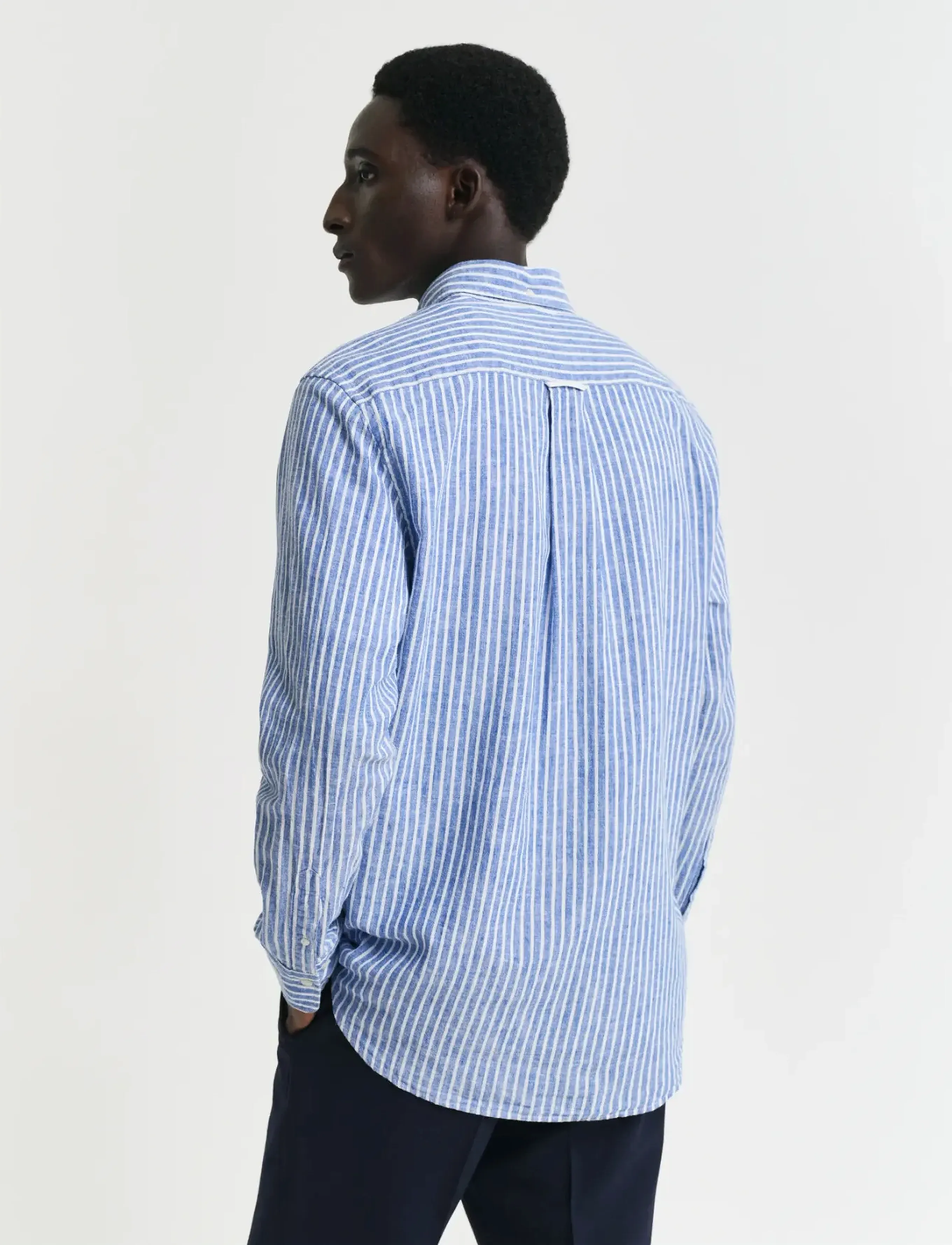 Gant - REG COTTON LINEN STRIPE SHIRT - hørskjorter - rich blue - 3