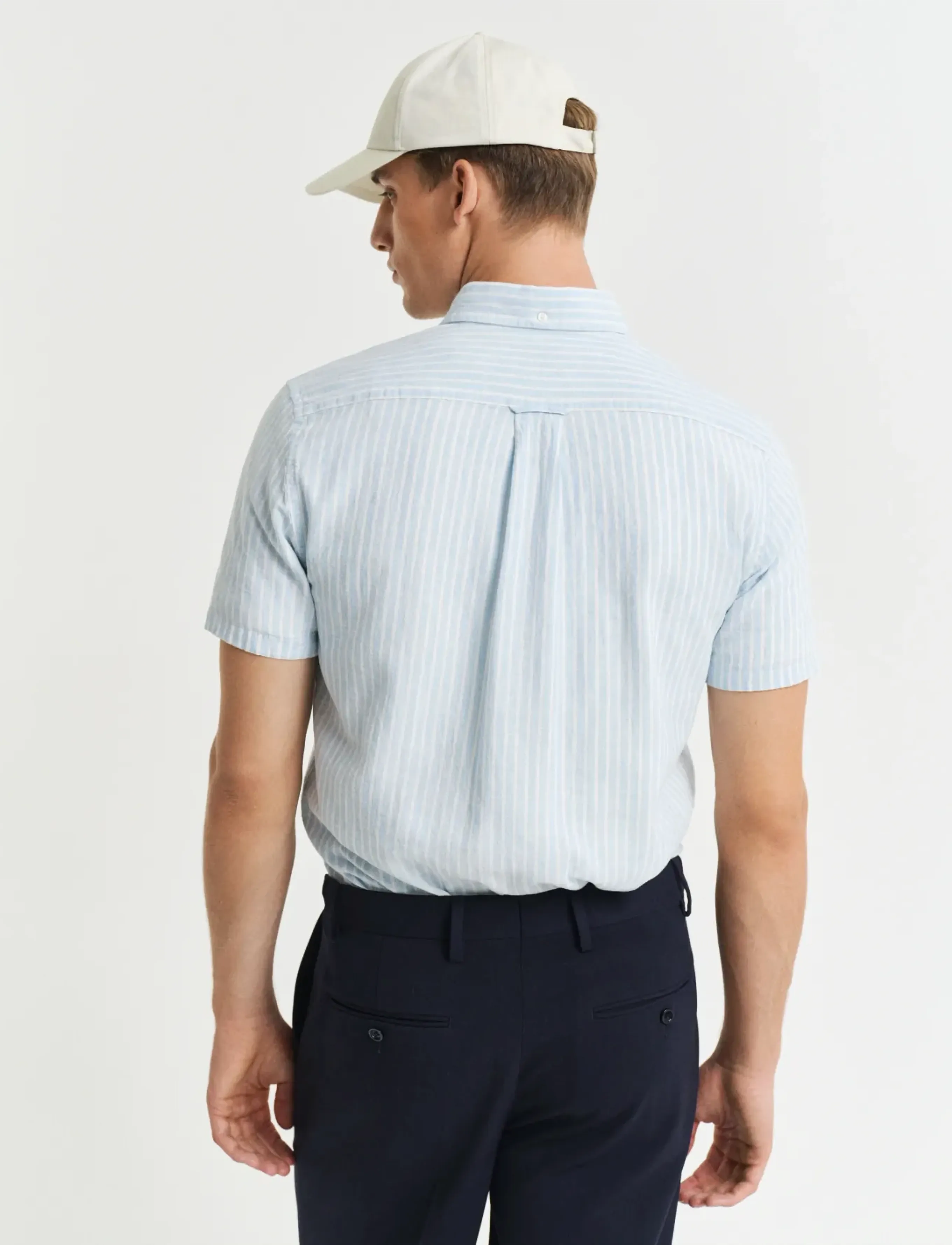 Gant - REG COTTON LINEN STRIPE SS SHIRT - hørskjorter - fresh blue - 3