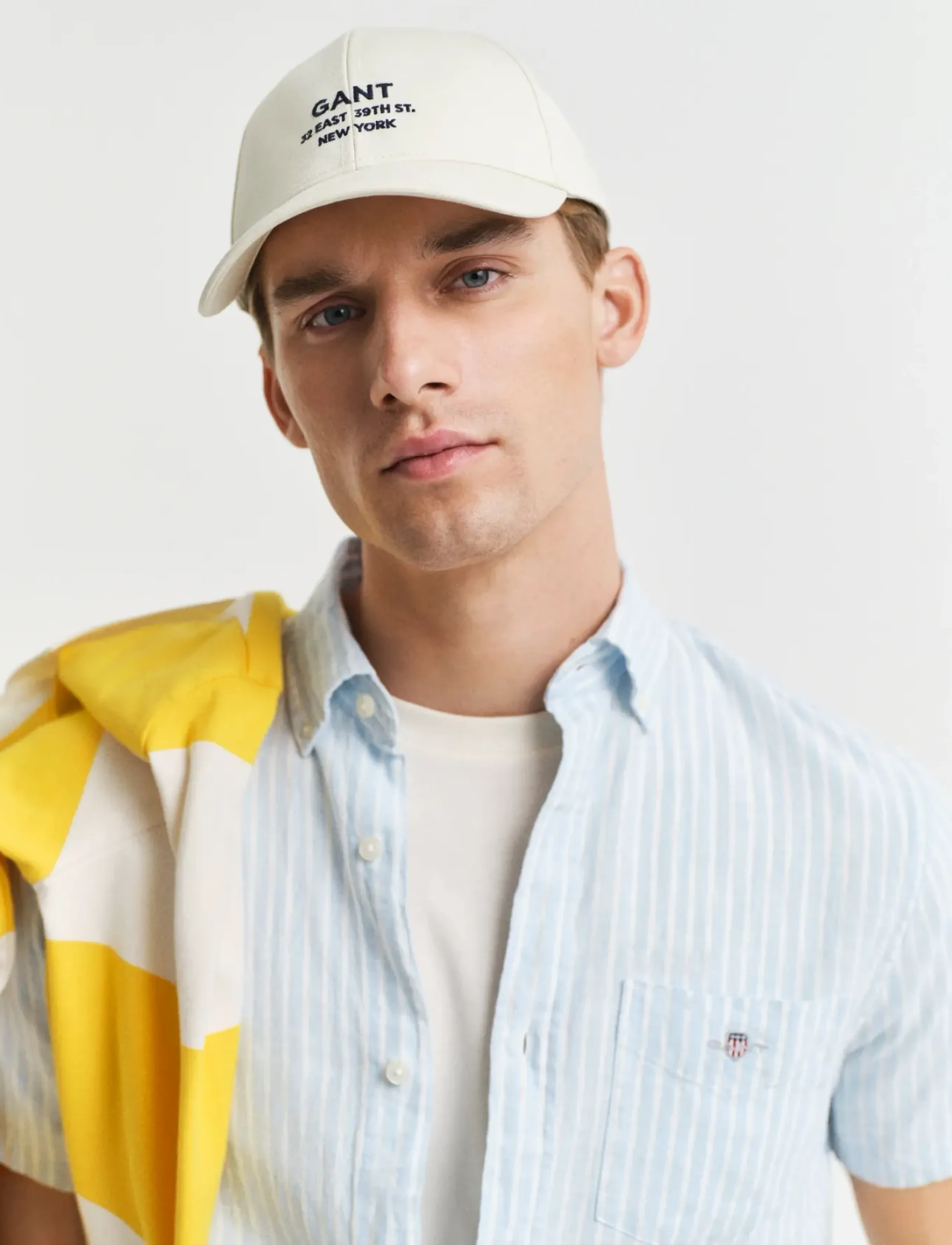 Gant - REG COTTON LINEN STRIPE SS SHIRT - hørskjorter - fresh blue - 4