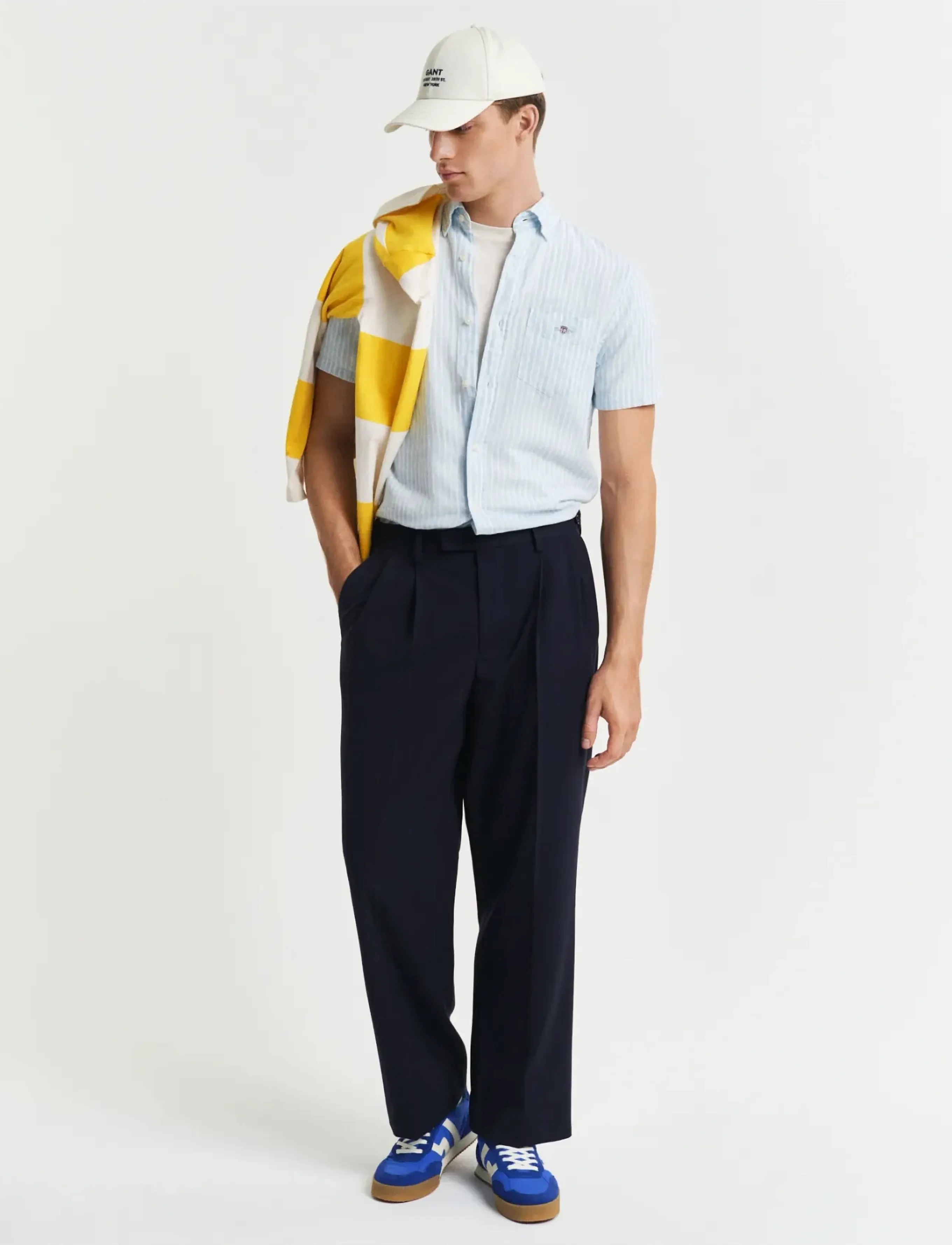 Gant - REG COTTON LINEN STRIPE SS SHIRT - hørskjorter - fresh blue - 5