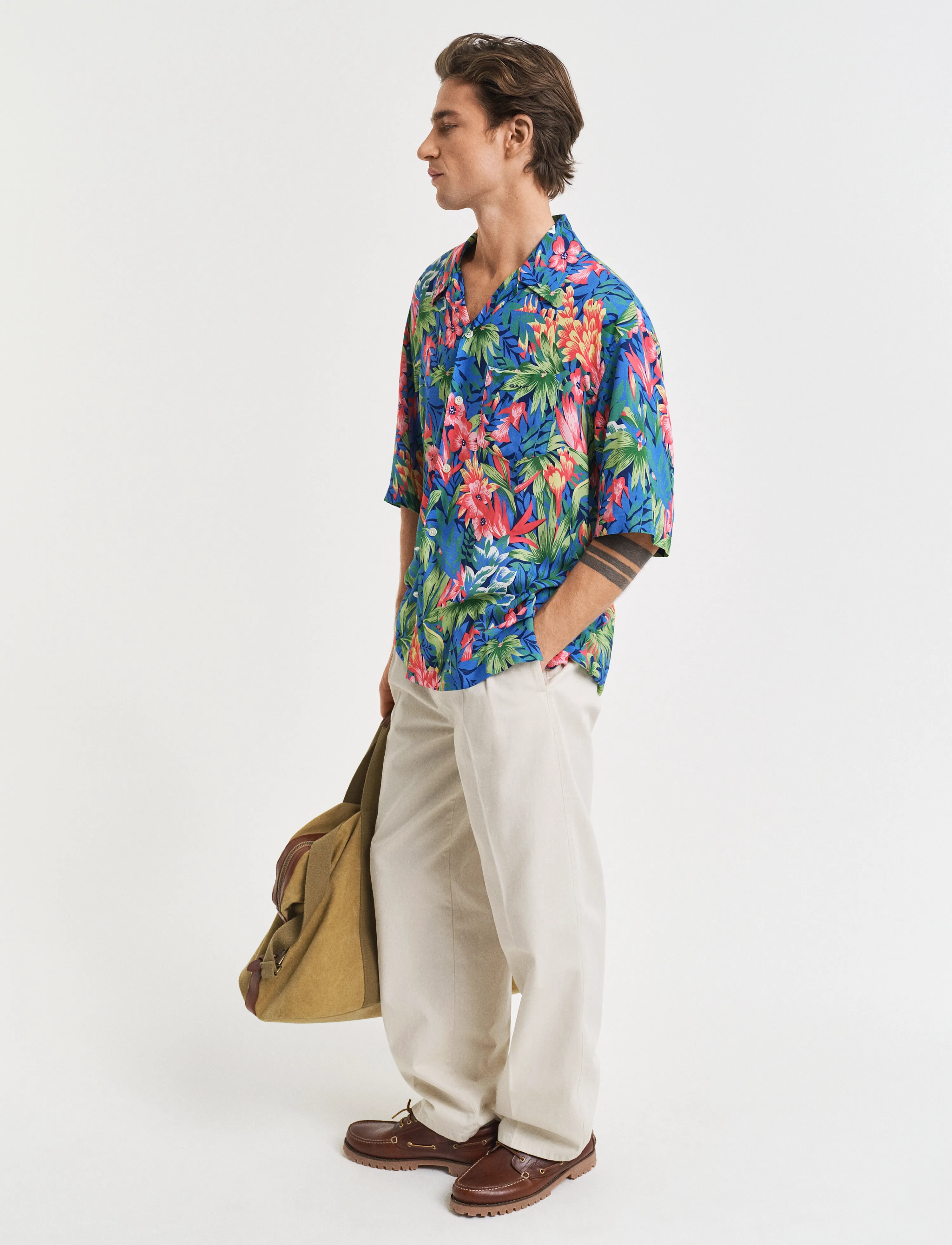 Gant - REL TROPICAL PRINT SS SHIRT - stutterma skyrtur - deep cobalt - 4