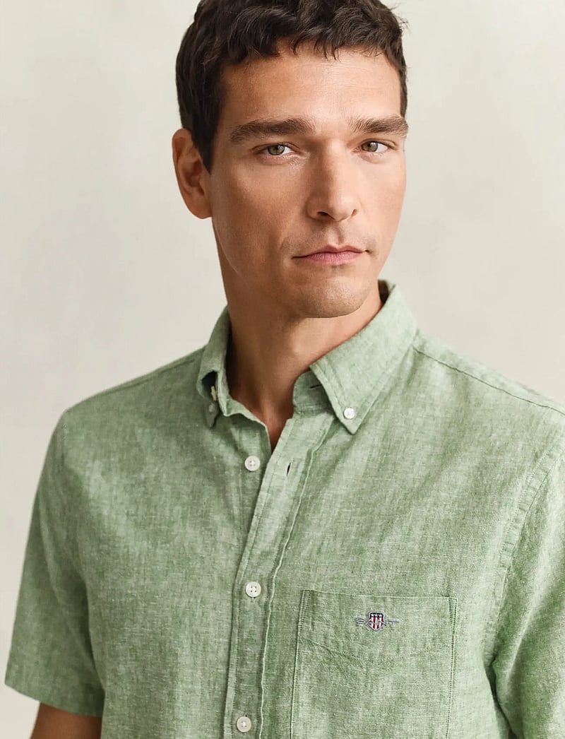 Gant - REG COTTON LINEN SS SHIRT - kurzarmhemden - herb green - 3