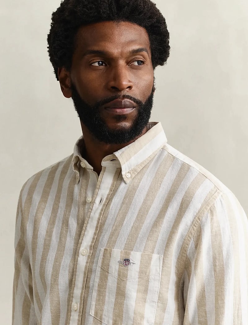 GANT - REG COTTON LINEN STRIPE SHIRT - triibulised särgid - oat beige - 3