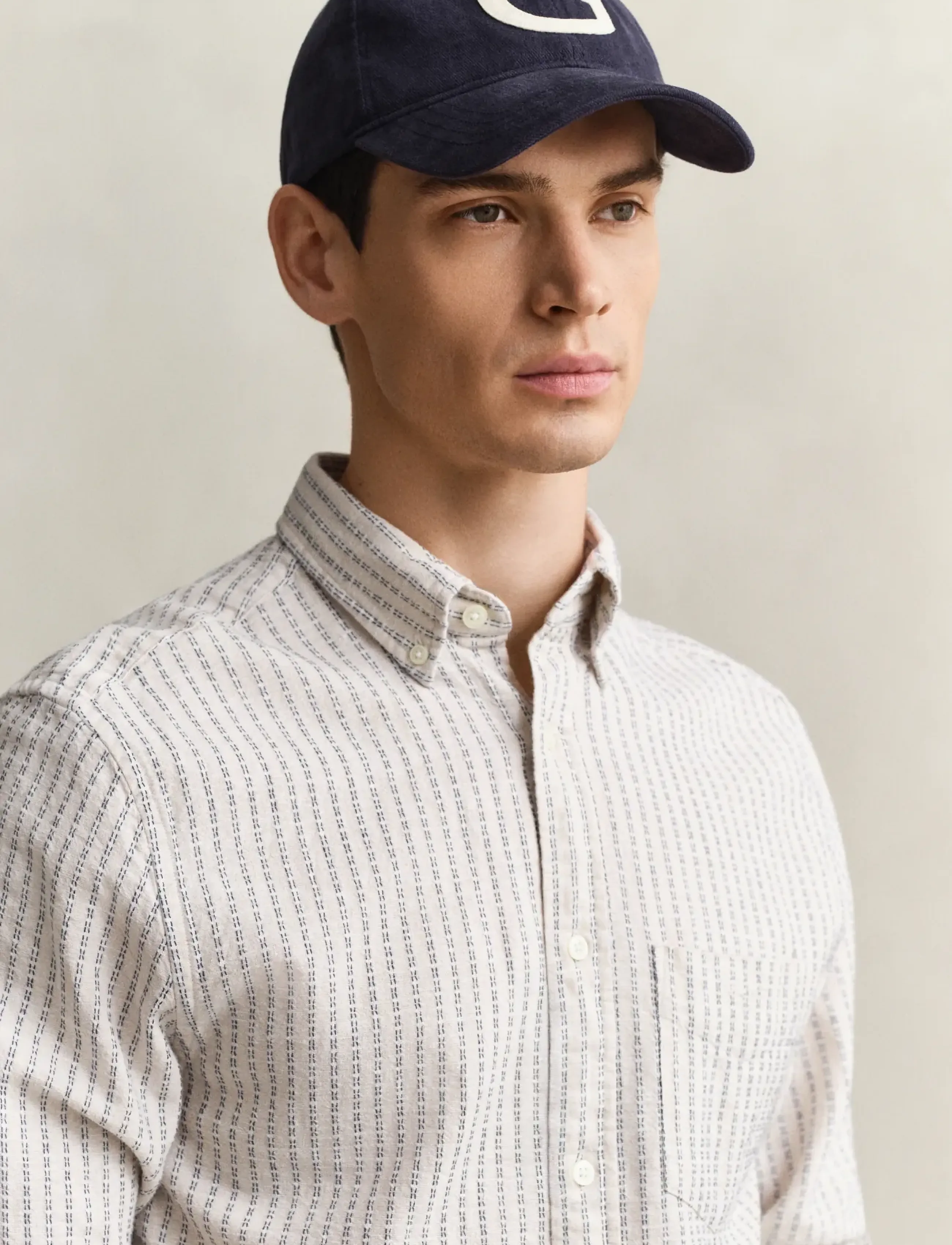 Gant - REG COTTON LINEN STRIPE SHIRT - stribede skjorter - faded beige - 3