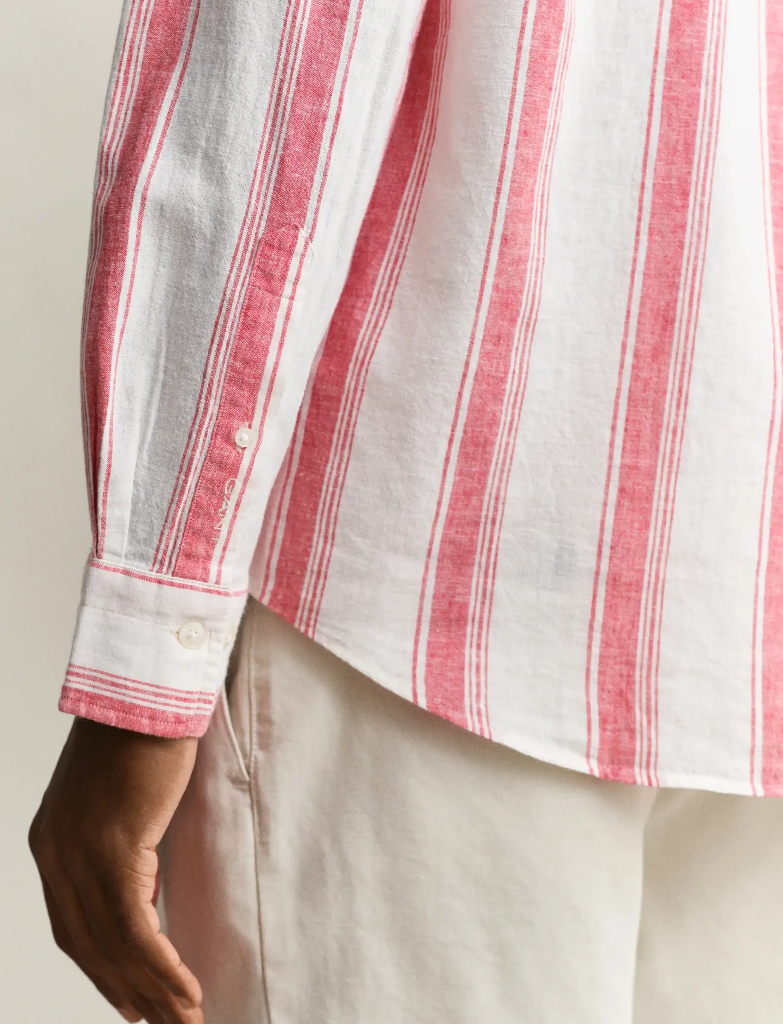 Gant - REG COTTON LINEN STRIPE SHIRT - hørskjorter - rose red - 3