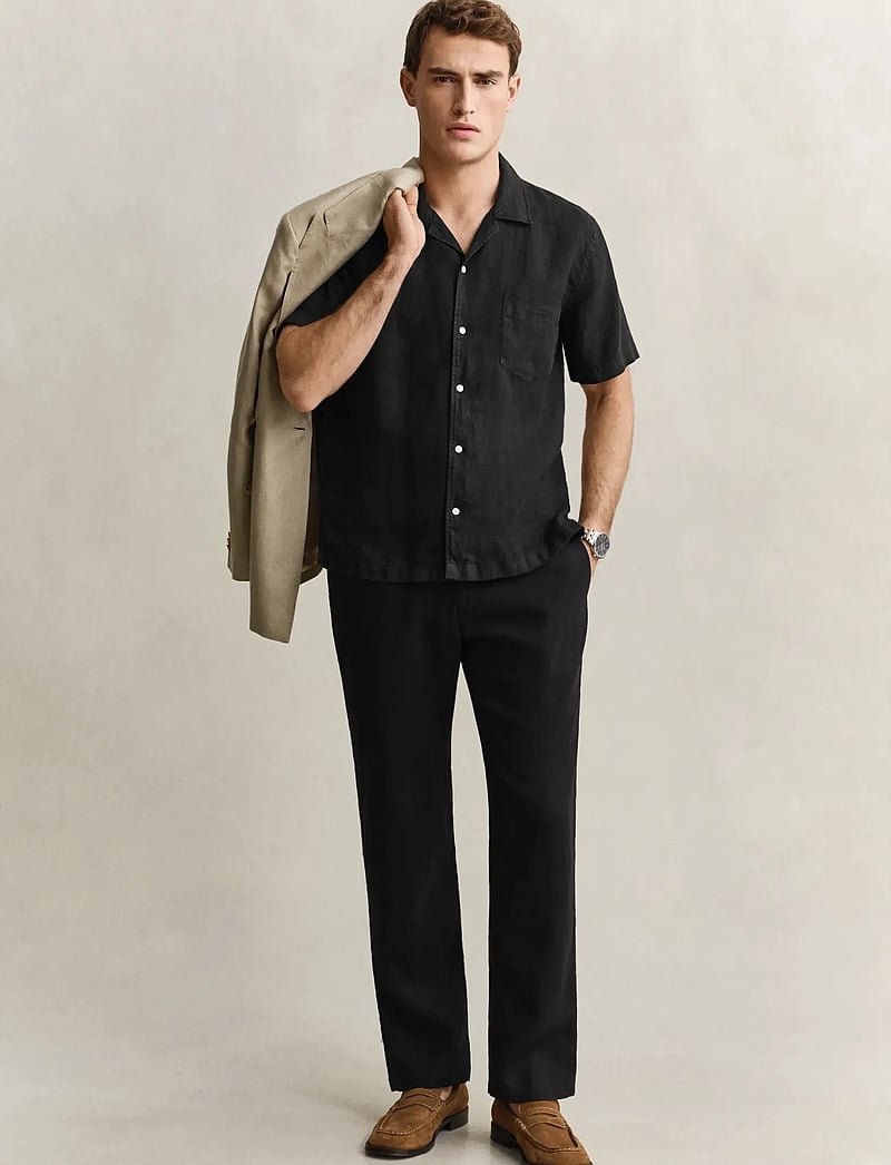 GANT - REG GMNT DYED LINEN SS CAMP SHIRT - kurzarmhemden - black - 4