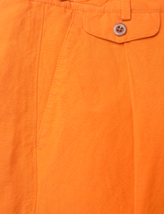 GANT - D2. HW LINEN BLEND LONG SHORTS - chino lühikesed püksid - sweet orange - 2