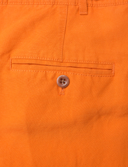 GANT - D2. HW LINEN BLEND LONG SHORTS - „chino“ stiliaus šortai - sweet orange - 4