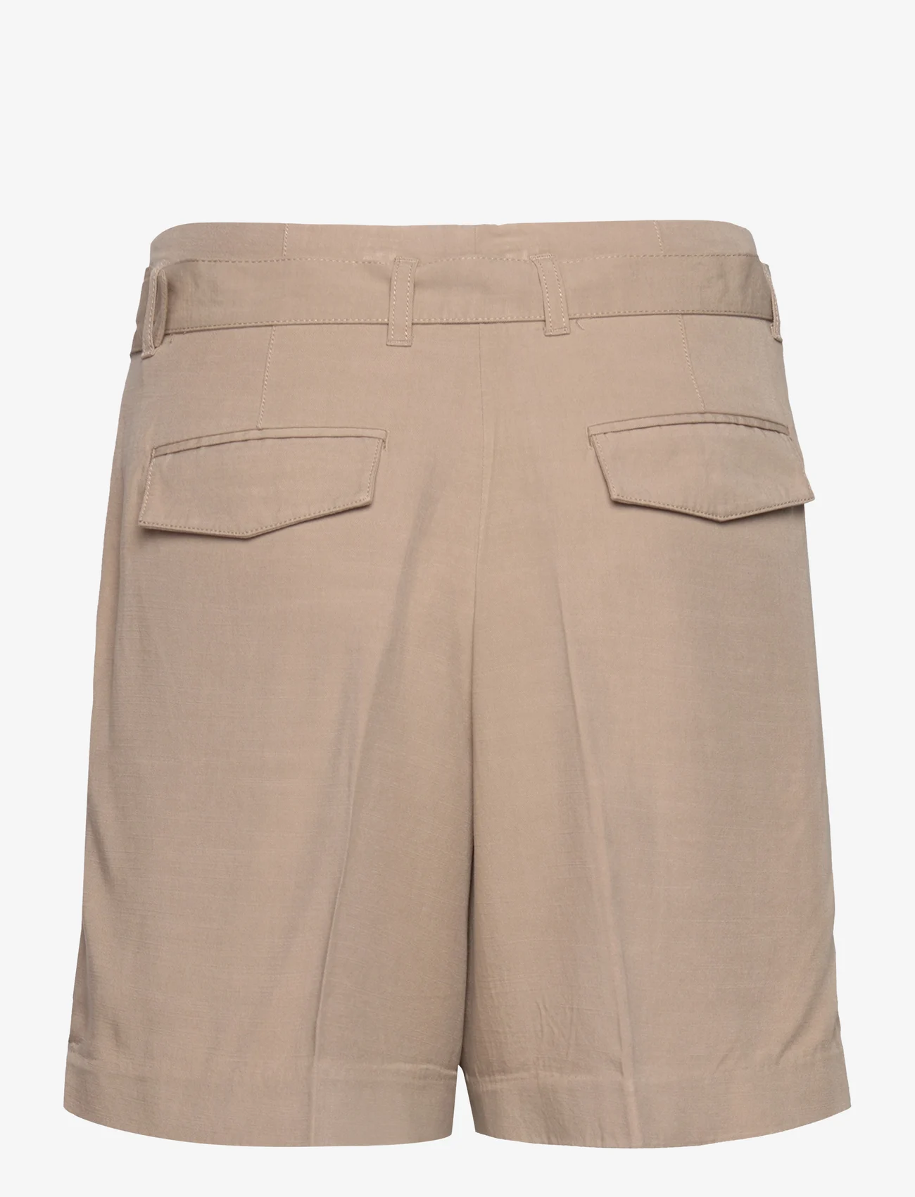 GANT - RELAXED BELTED SHORTS - casual shorts - horn beige - 1