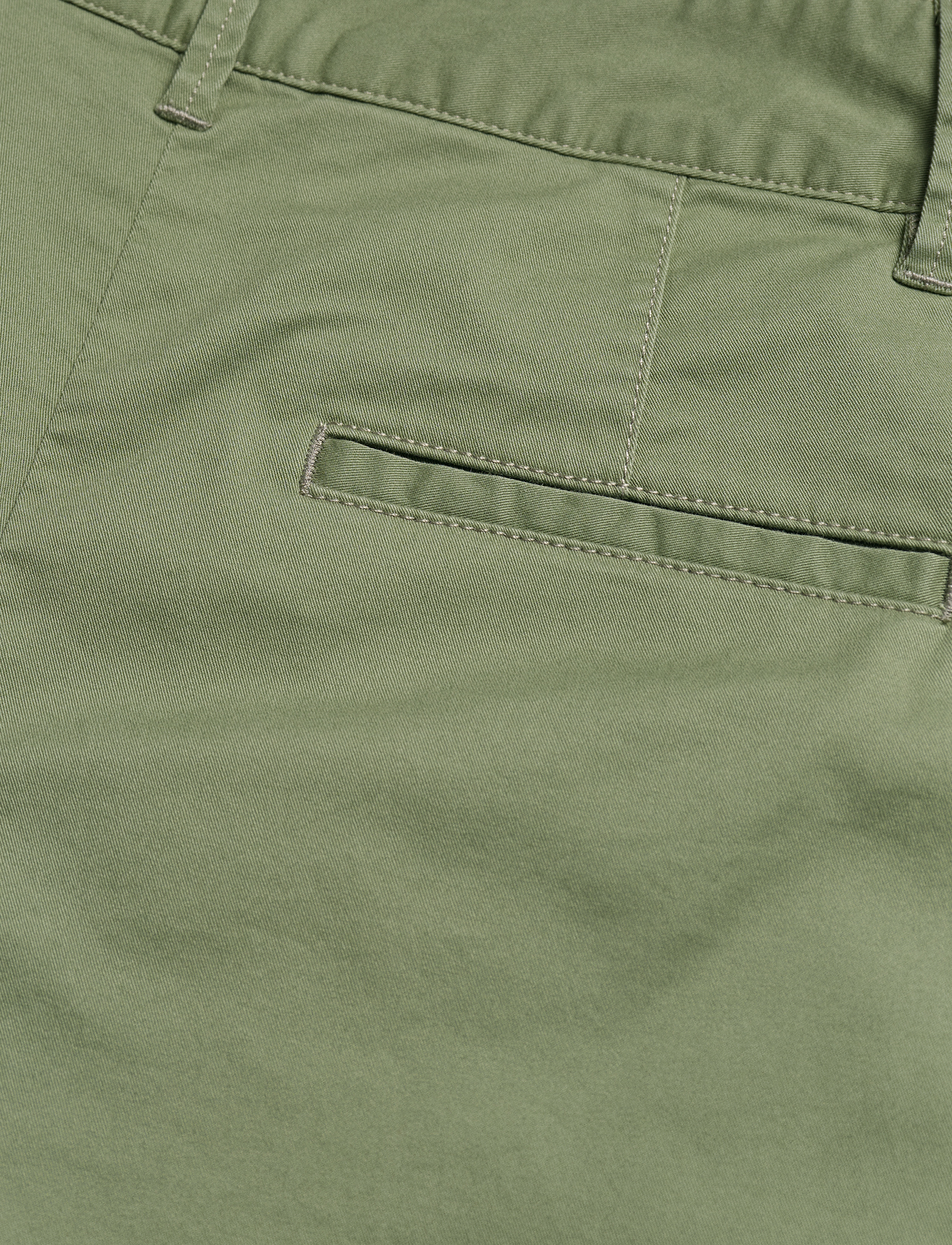 GANT - CHINO SHORTS - oil green - 4