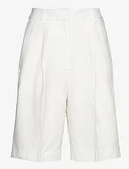 GANT - RELAXED PLEATED SHORTS - casual shorts - white - 0