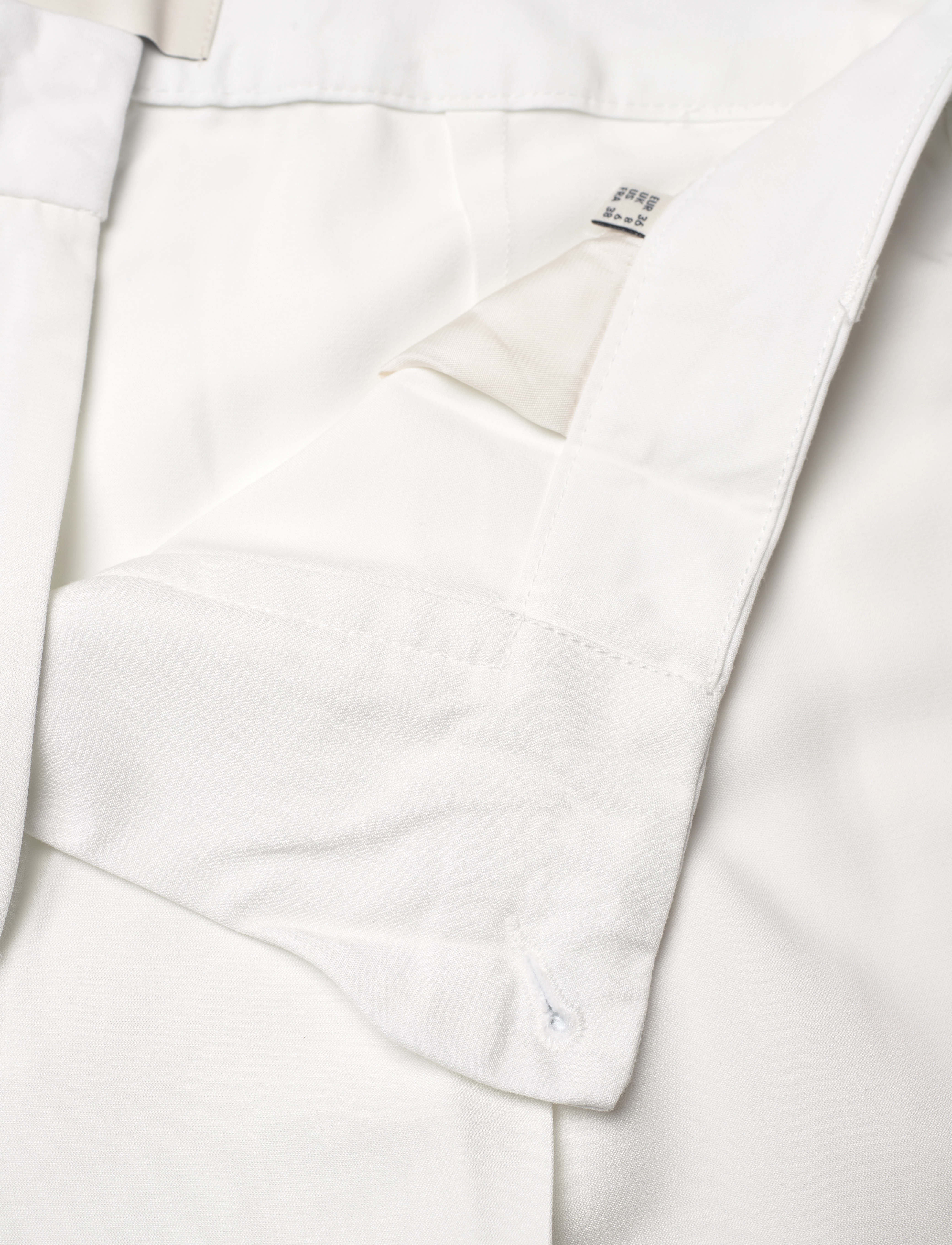 GANT - RELAXED PLEATED SHORTS - white - 3