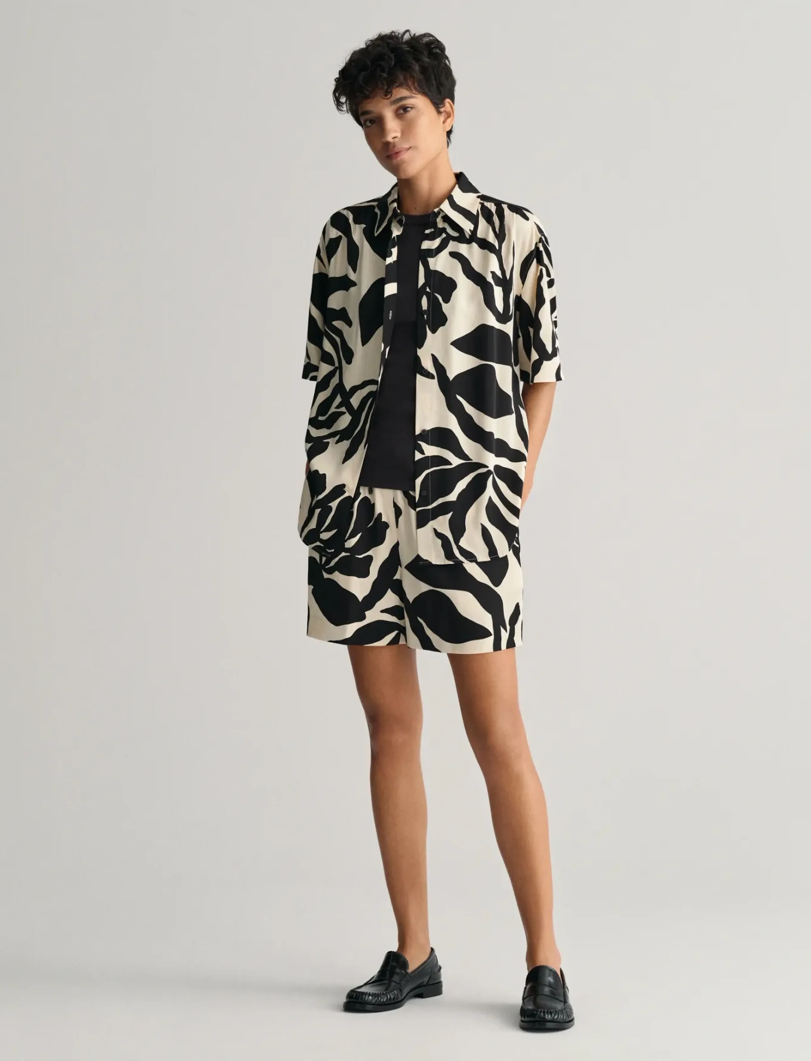 Gant - REL PALM PRINT PULL ON SHORTS - casual shorts - soft oat - 5