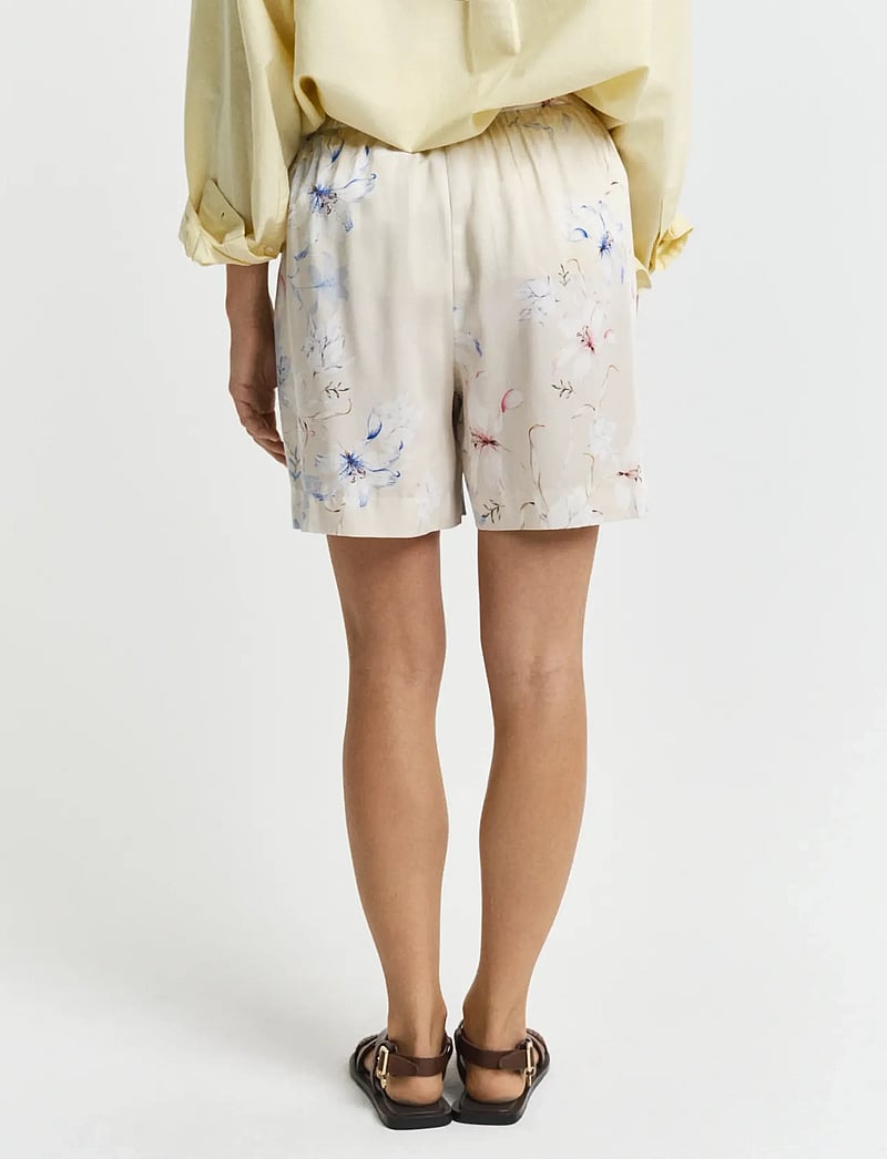 GANT - REL FLORAL PRINT SHORTS - casual shorts - putty - 2