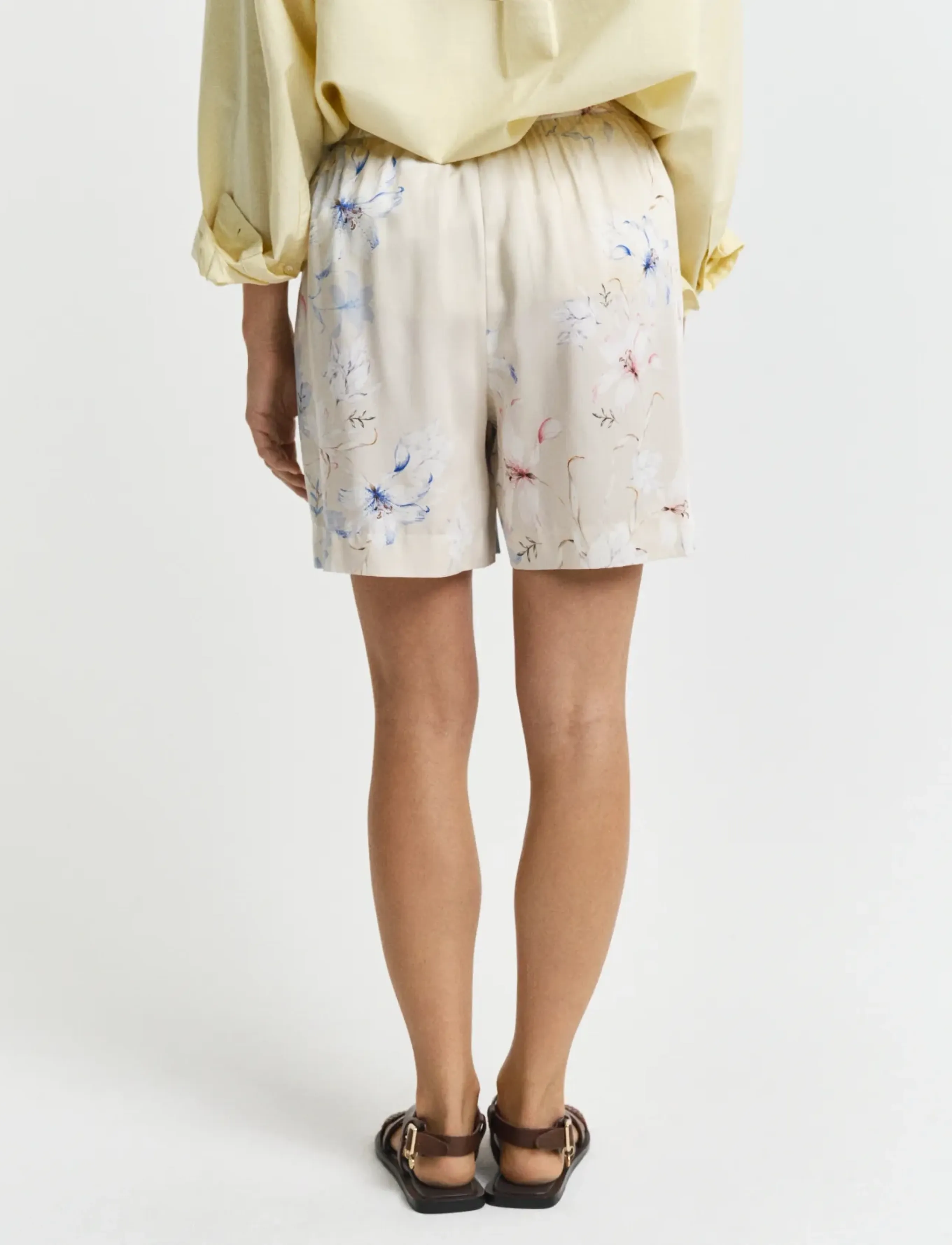 Gant - REL FLORAL PRINT SHORTS - casual shorts - putty - 2