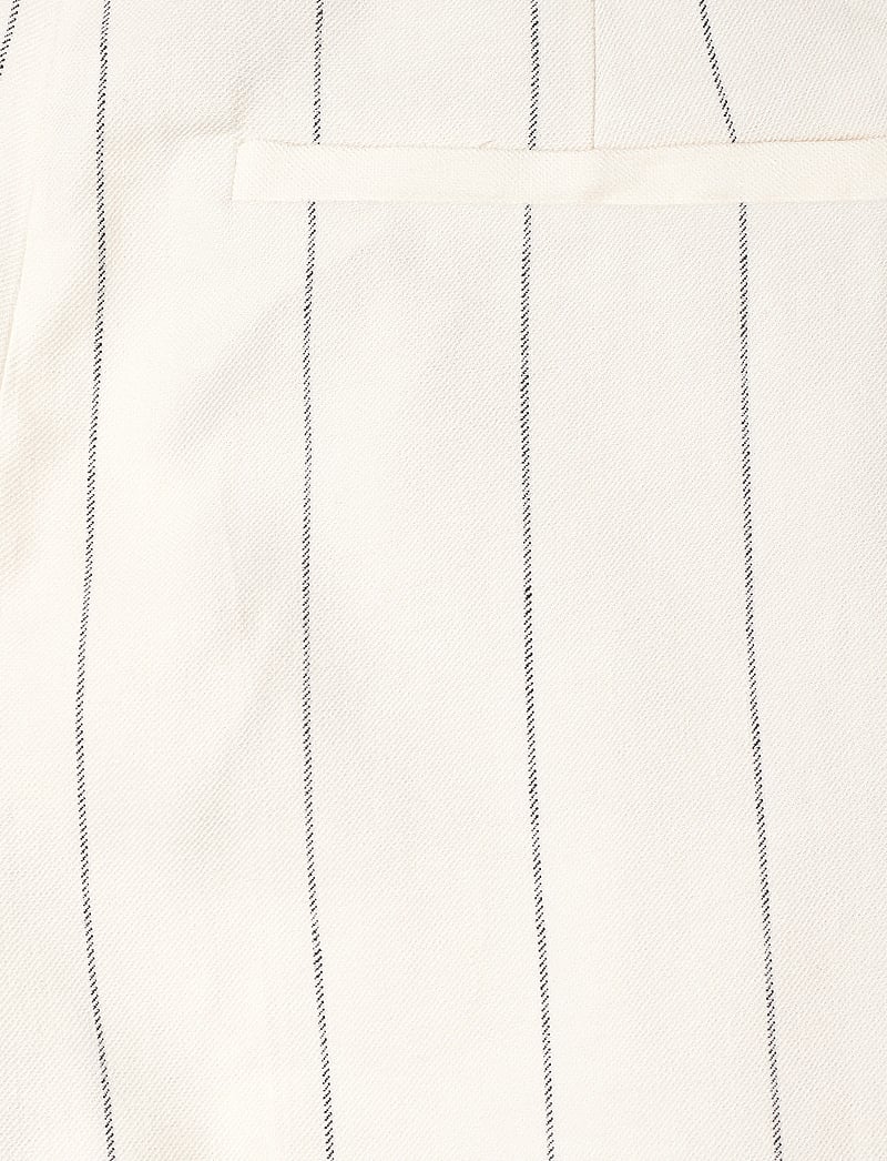 GANT - PINSTRIPE LINEN SHORTS - hørshorts - eggshell - 4