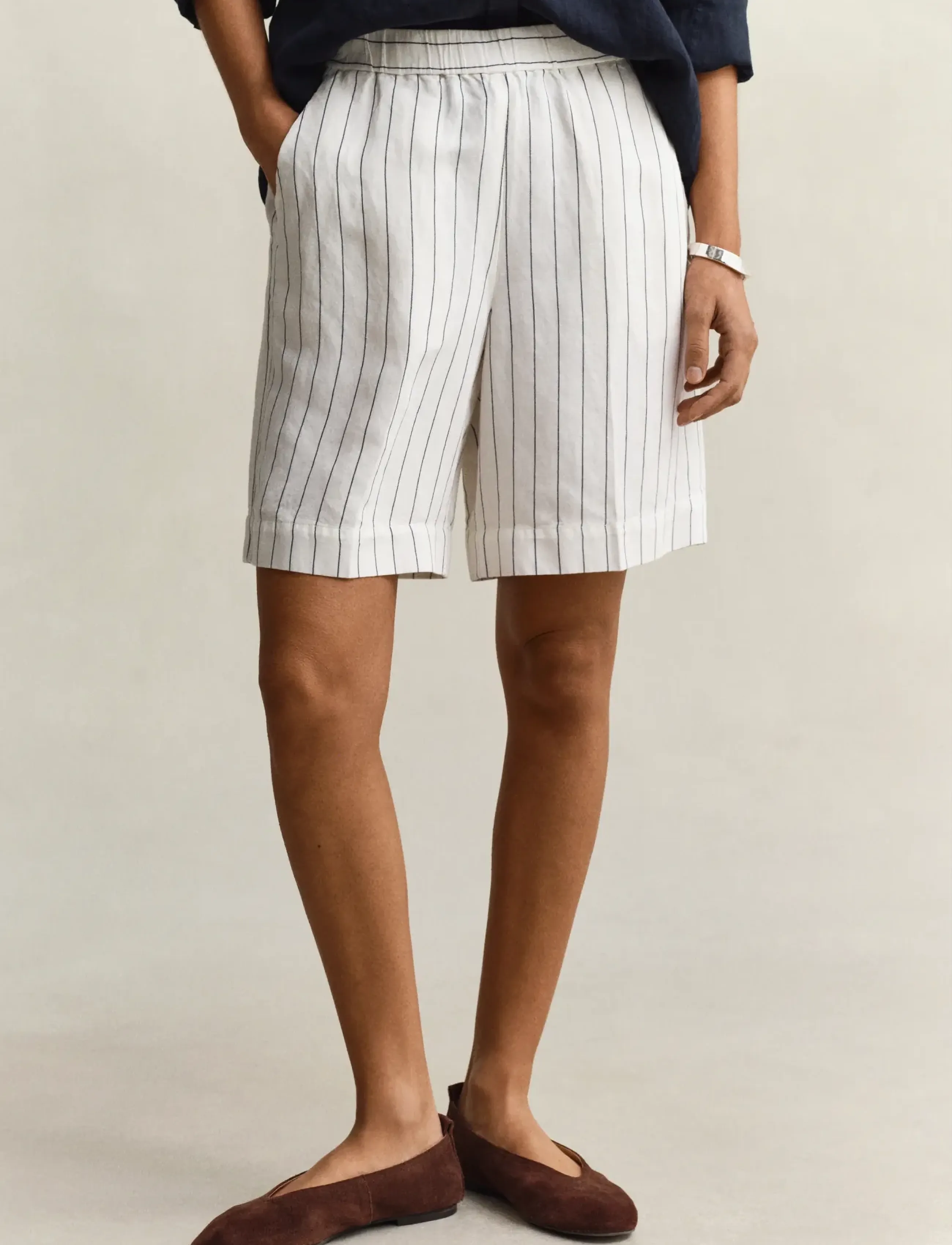 Gant - STRIPED LINEN BLEND PULL ON SHORTS - linased lühikesed püksid - eggshell - 3