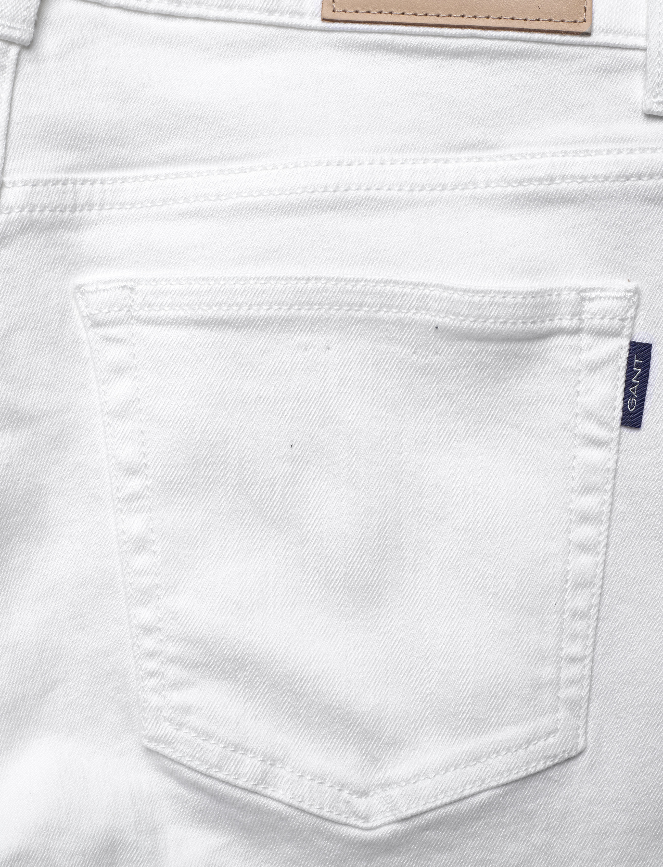 GANT - D1. SLIM WHITE DENIM JEANS - white - 4