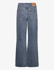 GANT - D2. HW RELAXED STRAIGHT RIP JEANS - mid blue vintage - 1