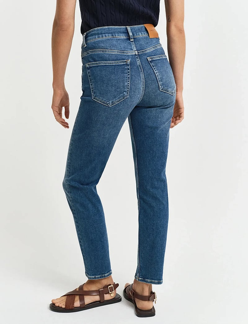 GANT - CROPPED SLIM STRETCH JEANS - slim fit jeans - mid blue worn in - 3