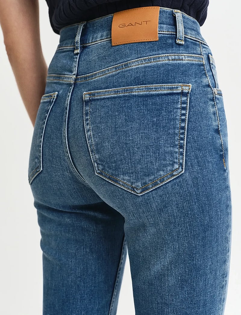 GANT - CROPPED SLIM STRETCH JEANS - slim fit jeans - mid blue worn in - 4