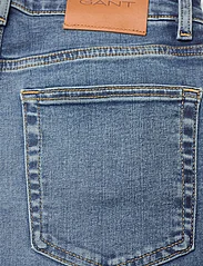 GANT - SLIM SUPER STRETCH JEANS - džinsa bikses ar tievām starām - mid blue broken in - 4