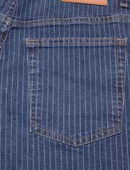 GANT - STRAIGHT CROPPED STRIPED JEANS - džinsa bikses ar taisnām starām - mid blue - 4