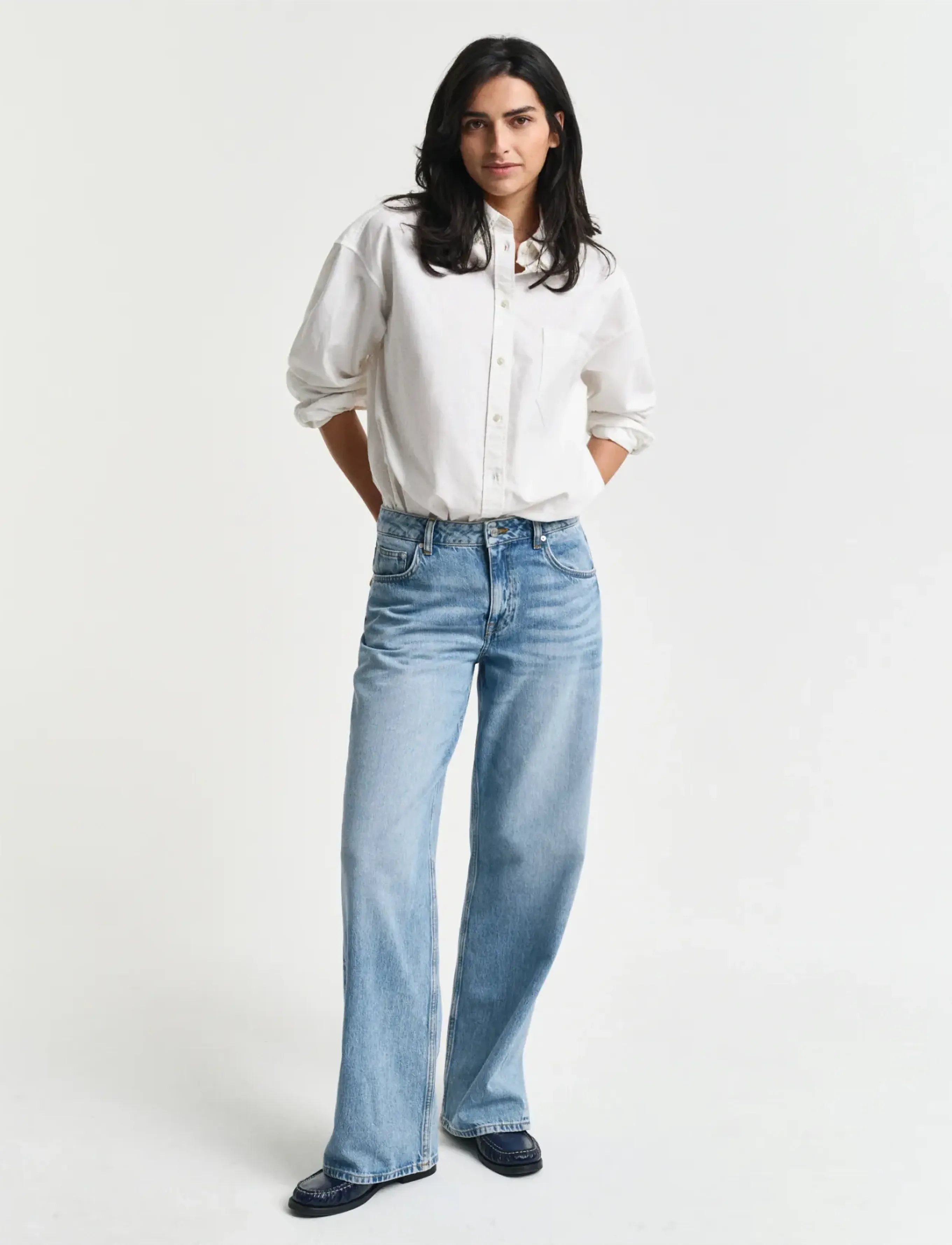 GANT REL STRAIGHT JEANS - Säsongens färger - SEMI LIGHT BLUE BROKEN IN / blue